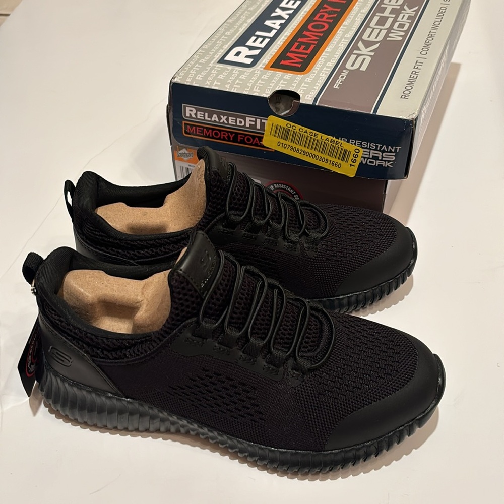 NWT SKECHERS MEMORY FOAM Relaxed, fit work 6 black